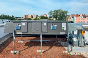  Die zentralen Lüftungsgeräte „DUPLEX 1500 Multi Eco-N“ von Airflow nutzen einen effizienten Kreuzgegenstrom-Wärmeübertrager. So erreichen sie einen Wärmerückgewinnungsgrad von bis zu 93 % und arbeiten besonders energiesparend. Die Ventilatoren lassen sich stufenlos einstellen. 