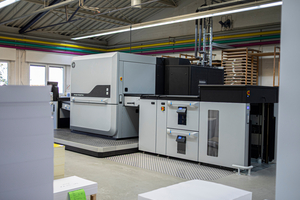  Für seine neue HP Indigo 15 K Digitaldruckmaschine investierte Thiekötter in die neue Generation des Technotrans „ECOtec.chiller xtend“ mit natürlichem Kältemittel R290. 