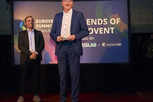  Jürgen Albig bringt seine jahrzehntelange Erfahrung in der Ventilatorenindustrie auf internationaler Ebene ein. Für seinen Einsatz wurde er 2021 bereits mit der goldenen Ehrennadel von Ziehl-Abegg ausgezeichnet. Jetzt erhielt er den Titel „Certification Champion Ventilation“ beim Eurovent Summit 2025 in Prag. 