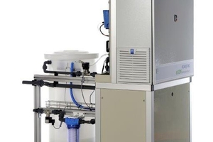  Das Biozid „NADES 2.0“ wird direkt beim Kunden mittels Elektrolyse-Anlage vor Ort hergestellt. Dabei handelt es sich um Natriumhypochlorit auf Elektrolysebasis, das nachweislich über eine bakterizide Wirkung unter anderem gegenüber Pseudomonas aeruginosa und Legionella spp. verfügt. 