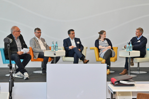  V.l.: Claus Händel als Moderator im Gespräch mit Tobias Bargsten, Professor Konstantinos Stergiaropoulos, Dr. med. Andrea Nakoinz und Professor Martin Kriegel zum Thema Hitzestress. 