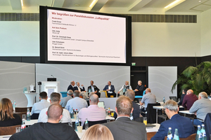  Frank Ernst moderierte die Paneldiskussion zum Thema „Luftqualität“ mit Professor Christoph Kaup, Dr. Benoit Sicre, Professor Ulrich Zißler, Uwe Schumann und Udo Jung (von links). 