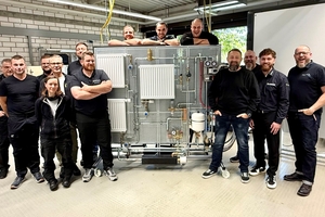  Die Lehrkräfte der Bundesfachschule sind jetzt fit für die Hydraulik. 