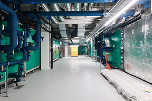  Die komplexe Gebäudetechnik ist in einem Technikgeschoss zwischen Sockel und Türmen untergebracht. 