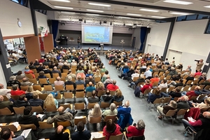  „Es gibt für jedes Haus und jede Lebenssituation eine passende Wärmepumpe“ – überzeugt von dieser These sorgte Carsten Herbert in seinem Vortrag bis in die letzte Stuhlreihe für aufmerksame Zuhörer. 