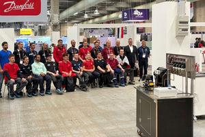  Bild 3: Alle Teilnehmer und Experten mit Workshop-Managern des skills 38 (Kälte- und Klimatechnik) am Ende des Wettbewerbs. 