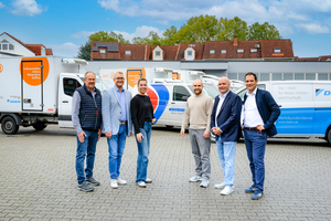  V.l.: Hermann Hölker, Johannes und Christina Philipps (Projektleiter sowie Geschäftsführung der Philipps GmbH); Kadir C. Karabas (Geschäftsführung der Tafel Bochum &amp; Wattenscheid), Kai Heidtmann und Antonius Leszczenski (beide Daikin Airconditioning Germany GmbH).  