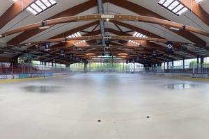  Das Walter-Maack-Eisstadion in Adendorf gehört mit rund 70.000 Besucherinnen und Besuchern pro Saison und einem breiten Nutzungsspektrum zu den regional bedeutenden Eissportstätten Norddeutschlands. 