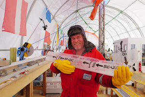  Professor Frank Wilhelms auf Expedition und mit Bohrkern. 