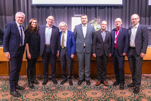  Gruppenbild mit Preisträgern – 4. v.l.: Prof. Dr.-Ing. Günter Heinrich. 