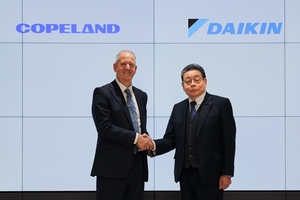  V.l.: Ross B. Shuster, CEO bei Copeland und Jiro Tomita, Executive Associate Officer bei Daikin. 