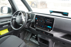  Das Cockpit ist übersichtlich gestaltet. Das große LED Touch-Display birgt viele Informationen. Die Sprachsteuerung IDA ist komfortabel. 