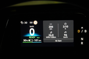  Nach etwa zwei Stunden Fahrt mit 96 km/h Durchschnittsgeschwindigkeit und ohne Fracht sind 70 % der Batteriekapaziät verbraucht. 