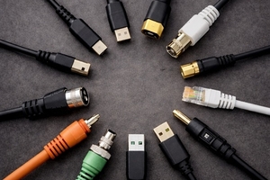  Problem: Vielzahl inkompatibler Bussysteme. 