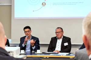  Marcel Dresse (l.), B + L Marktdaten GmbH, und Roland Fischer, Vizepräsident des BTGA, stellen bei der Light + Building 2026 das BTGA-Frühjahrsgutachten vor. 