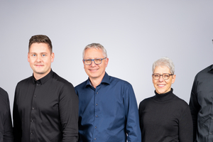  V.l.: Mario Bernhofen (Mitglied GL), Fabian von Allmen (Geschäftsführer), Beat Schmutz (Verwaltungsratspräsident), Jeannine Schmutz-Zäch (Mitglied GL) und Michael Moser (Mitglied GL). 