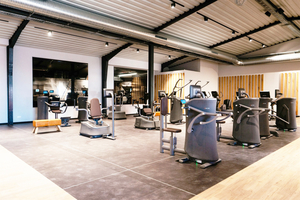  Im Fitnessstudio Vitality Lounge in Paderborn sorgt ein RLT-Gerät in Verbindung mit einem Kanalsystem für gute Luftqualität. 