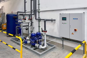  Hydraulikmodul mit Plattenwärmeübertrager zur Systemtrennung sowie Doppelpumpe, Expansionsgefäß und Pufferspeicher. 