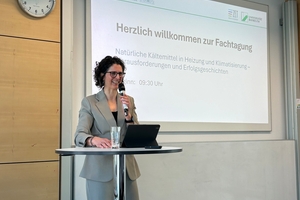  Als Vertreterin der Hochschulleitung begrüßte Prof. Dr. Susanne Tittlbach, Vizepräsidentin für Digitalisierung, Innovation und Nachhaltigkeit der Universität Bayreuth die Teilnehmer. 
