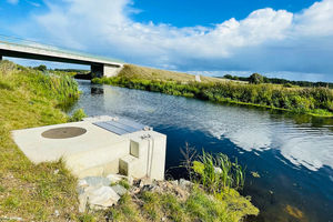  Nach einem Gefälle der Stepenitz wird das Flusswasser in einem Ein- und Auslaufbauwerk über zwei Tauchpumpen entnommen und in die Heizzentrale gepumpt. 