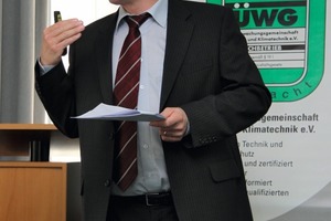 ÜWG-Geschäftsführer Dr. Hartmut Klein schilderte die erforderlichen drastischen Veränderungen in der Vereinsstruktur 