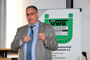  ÜWG-Vorstandsvorsitzender Karl-Heinz Thielmann stellt die ÜWG-Mitglieder vor die Wahl: Liquidation der ÜWG oder Fortbestand unter völlig neuen Voraussetzungen 