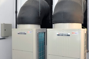  Je zwei Luft-/Luft-Wärmepumpen der "City Multi"-Serie erzeugen die Wärme pro Etage und Ost- bzw. Westflügel aus der latenten Wärme der Außenluft.  