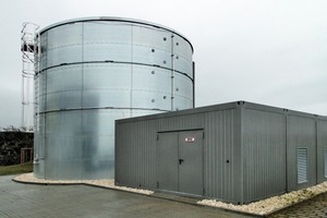  Isolierter, 700 m3 fassender Löschwasserbehälter mit Notstromerzeugung für Löschwasserpumpen und Wärmeübergabe-Station 