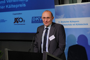  Prof. Dr.-Ing. Michael Deichsel (Ohm-Hochschule Nürnberg) stellt die ausgezeichneten Projekte vor 