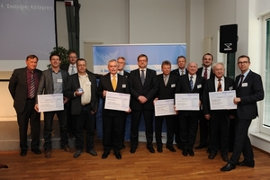  Die Preisträger des 4. Deutschen Kältepreises, in der Mitte: Staatssekretär Jürgen Becker, der die Preise in Berlin überreichte 