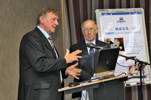 Wolfgang Müller, Bundesumweltministerium, und Moderator Dr. Rainer Jakobs (rechts) während der Diskussion mit Teilnehmern  
