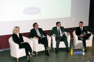  Kelly Romano (President), David Appel (President), Didier Da Costa (Director) und Badir Bensaidi (Marketing Product Manager) der Carrier Corporation im Gespräch zur neuen Kälteanlage 