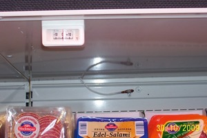  Foto 5:  Temperaturfühler im Einblasbereich der Kühleinrichtung 
