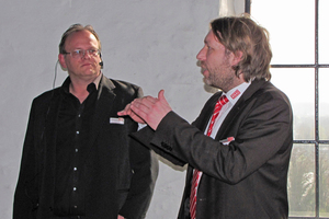  Markus Trautwein (re.) stellt sich gemeinsam mit Andreas Pape, Deutscher Sachverständigen Rat Kälte Klima Wärmepumpe, den Fragen der Teilnehmer. 