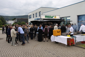  Barbecue vor dem Werkstattgebäude in Springe 