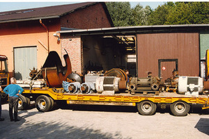  Abtransport auf Tieflader 