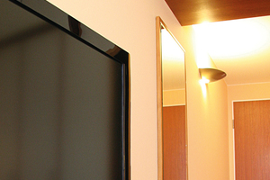  Die eleganten „Artcool Energy“-Wandgeräte fügen sich gut in das Ambiente des Hotelzimmers ein.  