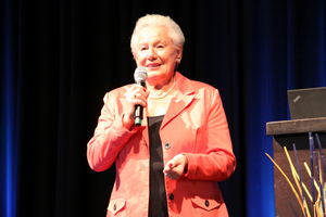  Irene Reichert war 38 Jahre für den DKV in der Geschäfststelle aktiv. Sie wurde in Düsseldorf mit der Ehrenmitgliedschaft ausgezeichnet.  