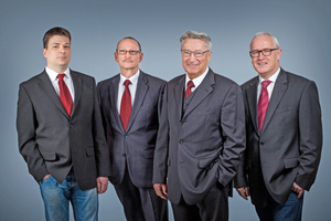  Nach über 35 Jahren übergibt Erwin Backes (2.v.r.) 2015 die Geschicke der Erba Kälte an: (v.l.n.r.) Frank Töllen (Betriebsleiter), Peter Stark (Prokurist und Verkaufsleiter) und Thomas Hund (Geschäftsführer). 