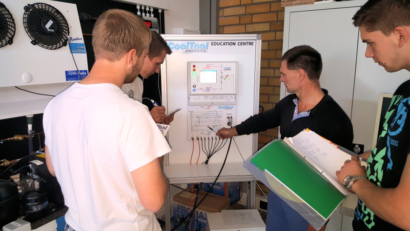 Onlayn BDSM ni tomosha qiling: Birgalikda tikilgan mushuklar