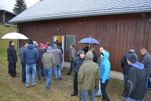  Die Teilnehmer besichtigten im Rahmen des 20. Technik-Tags die Beschneiungsanlage am Hang des Fichtelbergs in Oberwiesenthal 