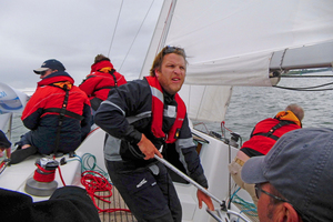  Skipper des Boots „Germany 1“ war Renaud Mary, der Platzierung kam zu Gute, dass er von Beruf aber vor allem mit Leib und Seele Segler ist. 