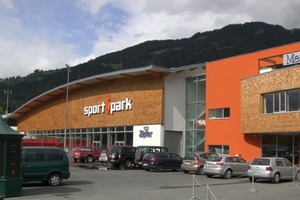  Der Mercedes-Benz-Sportpark in Kitzbühel wurde im Dezember 2006 eröffnet und bietet neben 4500 m² Sportfläche für Eissportarten, Klettern und Tennis auch Raum für Veranstaltungen 
