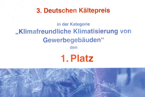  Die vom Bundesumweltministerium verliehene Urkunde des 1. Platzes beim 3. Deutschen Kältepreises 