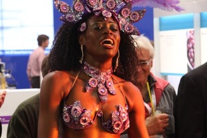  Heiße Sambamusik und brasilianische Tänzerinnen sorgten bei der Schiessl-Standparty für Aufsehen 