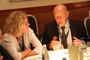  Fachliche Diskussion beim abendlichen Empfang zwischen Andrea Voigt, EPEE, und Jos Delbeke, Director General in der EU-Generaldirektion Klima 