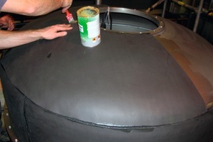 Bild 10: Große Behälterköpfe werden in Segmenten gedämmt 