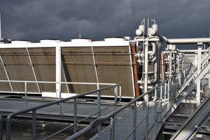  16 LU-VE Contardo-Rückkühler mit je 1,5 MW schmücken das Dach der Messehalle 11 