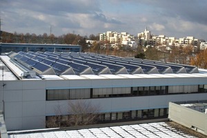  Das gesamte Kollektorfeld ist 1330 m² groß und versorgt zwei Pufferspeicher mit aufgeheiztem Wasser 