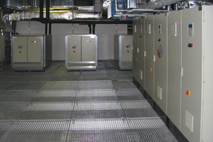  Bild 2: Um eine 100%ige Verfügbarkeit sicherzustellen, besteht die Anlage aus zwei Kälte-maschinen, die steuerungstechnisch gekoppelt sind.  